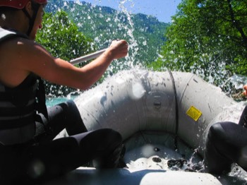  Rafting - vått, spennende og sosialt. 